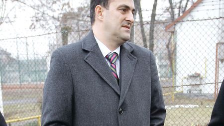 „Căutăm înlocuitor"