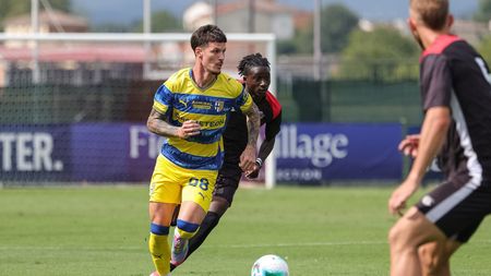 Dennis Man, spre PSV. Câți bani ia Parma pentru transferul românului