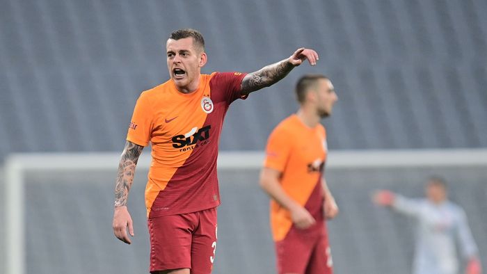 Alex Cicâldău, ironizat de fani după ce a trimis o pasă direct în afara terenului: „Execuție marca Hagi!”. Galatasaray, victorie cu scandal la Goztepe: jucătorii oaspeților și arbitrii, scoși de pe teren de forțele de ordine | VIDEO