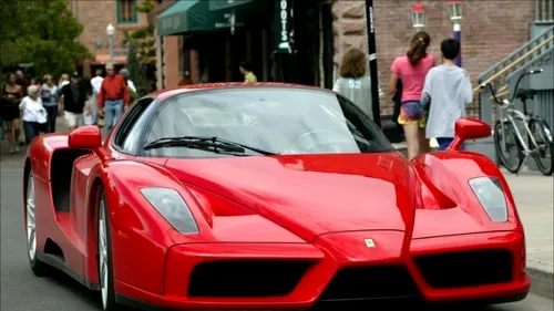 FOTO Cât de nebun să fii?** Un om de afaceri și-a lăsat super-car-ul, un Ferrari Enzo, să 