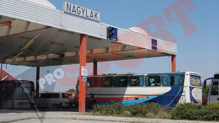 FOTO EXCLUSIV** Fanii din Ghencea au cântat 'Hora Unirii' în vama maghiară!