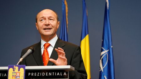 Președintele Traian Băsescu a trimis o coroană de flori pentru Marian Cozma
