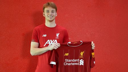 OFICIAL | Liverpool l-a transferat pe "micul Van Dijk"! Are 17 ani și vine din Eredivisie: "Abia aștept sezonul viitor"