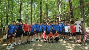 Tony da Silva și-a testat elevii într-un parc de aventură înainte de plecarea în cantonament. „Pentru unii a fost mai greu aici decât pe teren”. SPECIAL