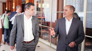 Copos s-a consultat cu suporterii în privința noul lui antrenor:** "Pe cine vreți?" / "Pe Șumi!"