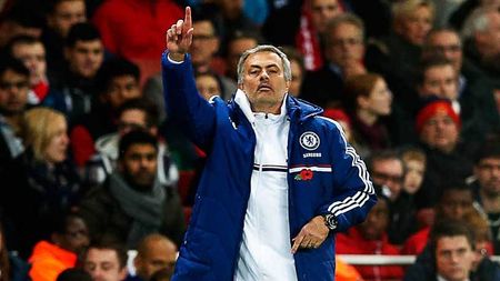 Ashley Cole, pe lista neagră? Mourinho: "Probabil cu Steaua va juca!" "Specialul" a luat foc azi: "E cumva o nouă regulă în fotbal și eu nu o știu"