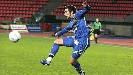 Îl mai știți pe Tomi Petrescu? **A refuzat naționala României pentru Finlanda, iar acum ar putea juca în Liga I pentru prima dată în viața lui! Ce echipă vrea să-l transfere