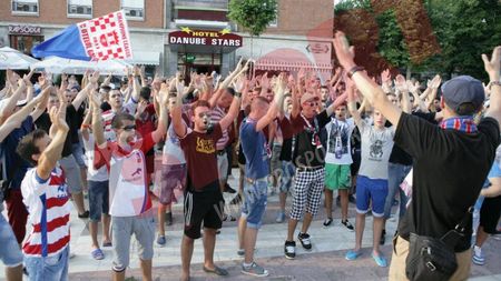 Suporterii Oțelului au ieșit în stradă: "Adamescu - TNG, vă rugăm, lăsați-ne!"