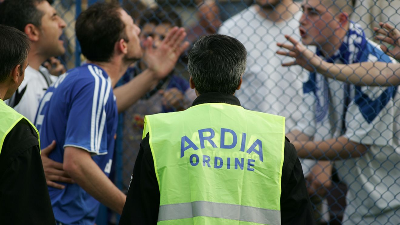 La finalul partidei, Dorel Stoica a fugărit fanii olteni