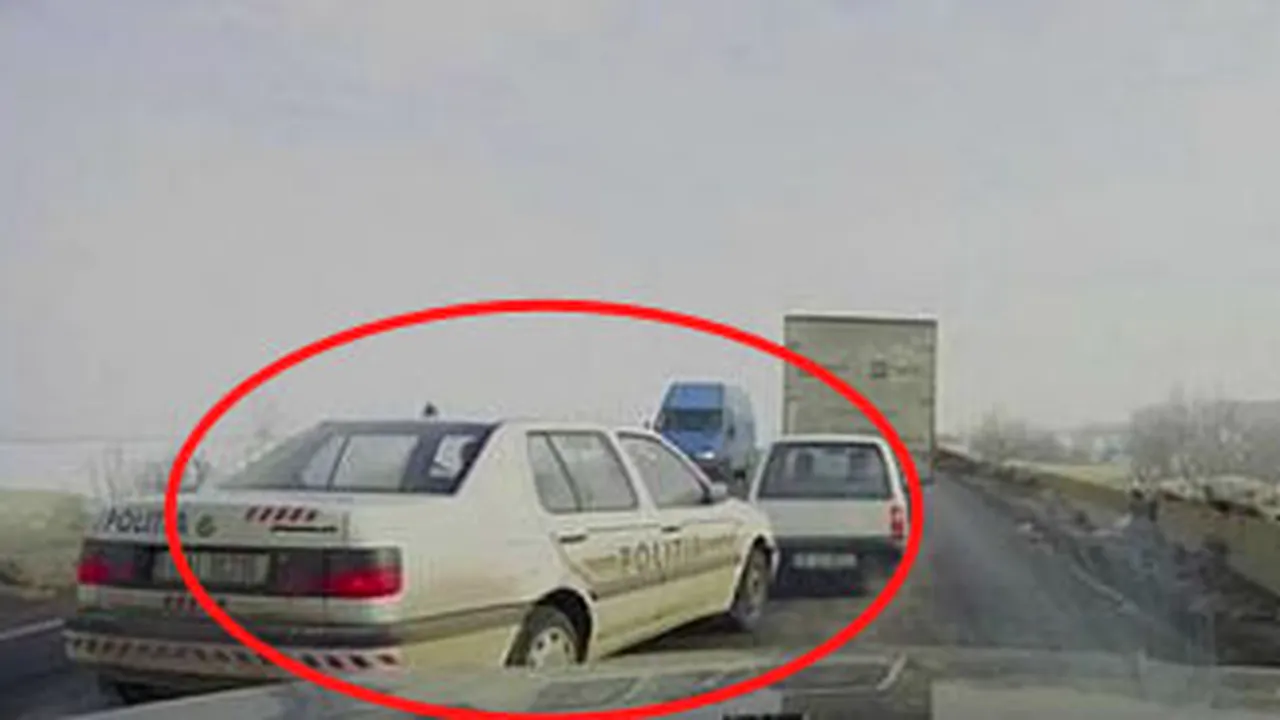 VIDEO INCREDIBIL Ei fac legea în România!** Uite cum fuge POLIȚIA de la locul accidentului!
