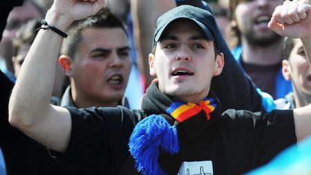 Ultrașii Stelei au ajuns la Brașov și au "atacat" terasele!** "Nu vă fie frică, facem caterincă" :)