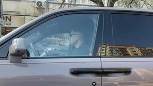 De vânzare! Chiar și milionarii vor să facă rost de bani: Mirel Rădoi cere 732.000 de euro pentru Roll-Royce-ul său