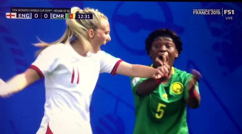 Gesturi incalificabile ale fotbalistelor din Camerun la Campionatul Mondial. VIDEO | De la scuiparea unei adversare până la îmbrâncirea arbitrului