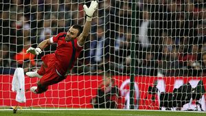 El e portarul celei mai slabe naționale din lume: s-a apucat de fotbal după un accident de mașină, iar la primul meci oficial a primit 13 goluri. "Nicio echipă mare nu mi-a dat șanse, dar am jucat contra celor mai buni fotbaliști"