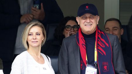 S-a trezit că mașina Bentley de 320.000 de euro a fost luată și vândută cu doar 125.000 de euro. Omul lui Dan Șucu, greșeală impardonabilă