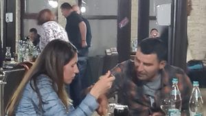 Eugen Trică și soția, imagini fabuloase la o petrecere în Delta Dunării! Ce a făcut fostul fotbalist când a auzit imnul Craiovei | VIDEO EXCLUSIV