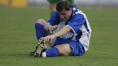 "Bâlbă are mașini de lux și gâfâie pe teren! De aici înainte voi ajuta doar cu șuturi!"