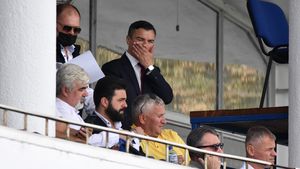 Episod incredibil: primarul Iașiului, Mihai Chirica, l-ar fi interzis la tribuna oficială a lui Poli pe fostul căpitan al echipei și președinte al clubului, actual delegat UEFA! “N-a mai fost loc de primarii de comune care îl susțin pe Chirica” | EXCLUSIV
