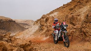 Emanuel Gyenes, a doua etapă la rând pe același loc în Raliul Dakar! Kevin Benavides, victorie după un accident spectaculos: „Am avut dureri mari!”