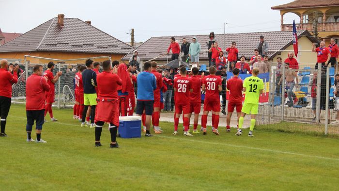 Reacție a FC Bihor după apariția informațiilor conform cărora a renunțat la antrenor. Conducerea e îngropată în analize și cere susținere. Rezumatul e făcut de un suporter