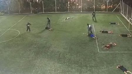 Masacru la o partidă de fotbal. Au intrat îmbrăcați în uniforme militare și au ucis 3 persoane