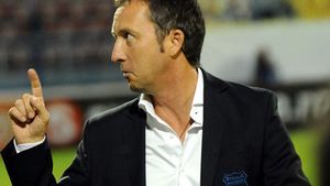 Reacție scandaloasă a "polițistului-manager". Și-a desființat jucătorul pentru nimic:** "Ă‚sta nu face ce vrea și când vrea el la Steaua. Spune-i că s-a ARS dacă se repetă"
