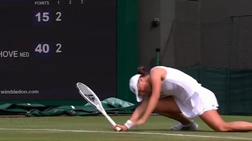 Fanii au înghețat în tribune la Wimbledon! Iga Swiatek, căzătură puternică în meciul din turul al doilea | FOTO