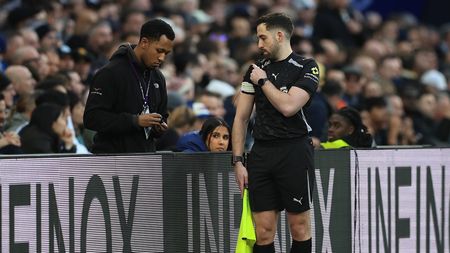 „E absolut ridicol! E RUȘINOS”. Radu Drăgușin, martor la un moment cum nu s-a mai văzut în derby-ul Tottenham – Arsenal