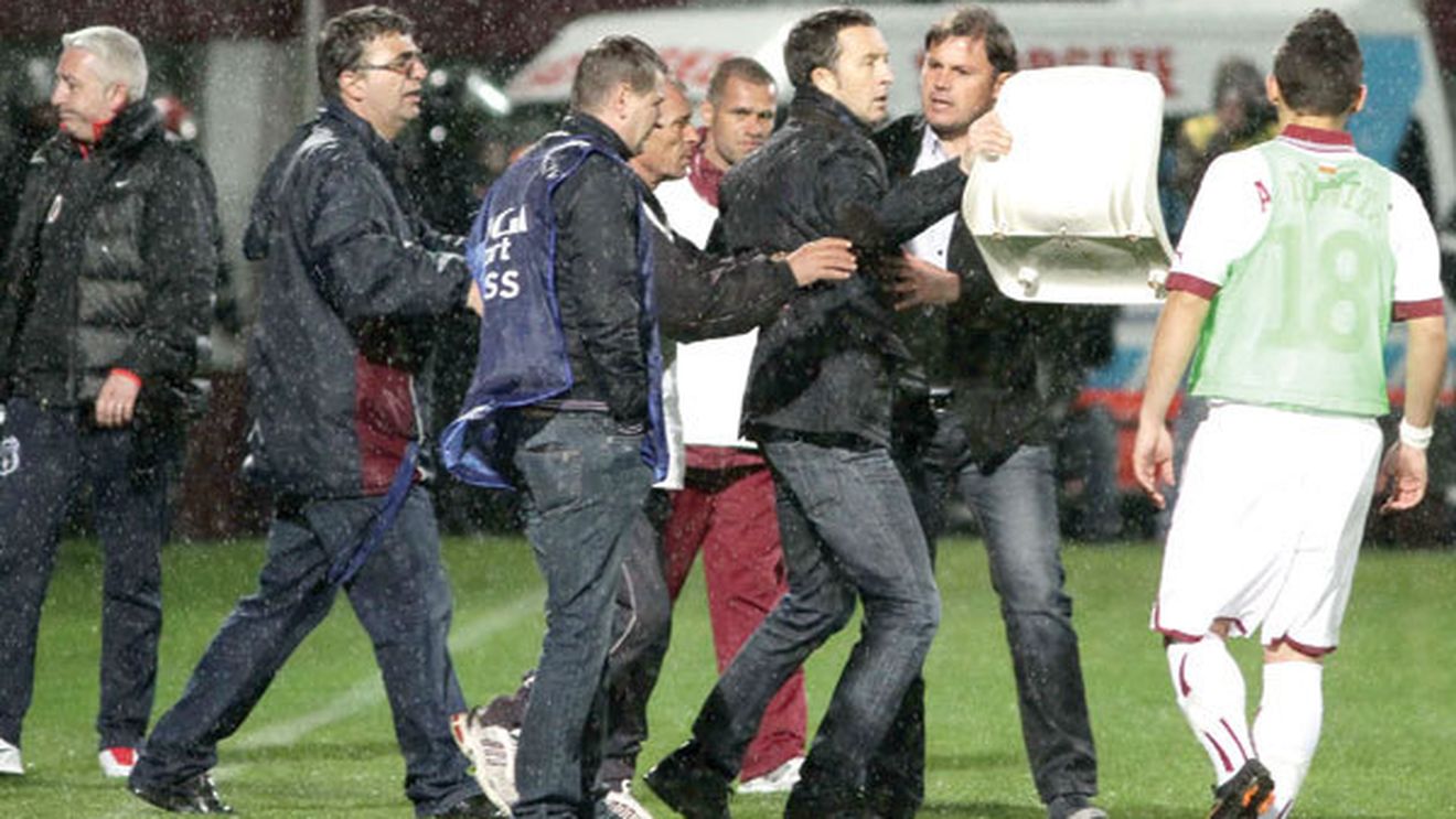 "Carton" Network. ** Managerul a provocat, Reghe a picat în capcană, rapidiștii au răspuns. Povestea unei seri halucinante