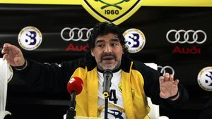 "Război rece" între Maradona și Olăroiu!** "El Pibe d'Oro" nu-l iartă pe român! Ce a declanșat conflictul dintre cei doi