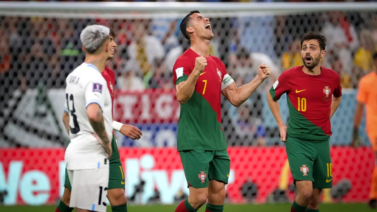 Cristiano, ironizat după ce și-a însușit golul lui Bruno Fernandes din Portugalia - Uruguay. „Ronaldo încercând să îi fure golul lui Bruno!”😂 | FOTO