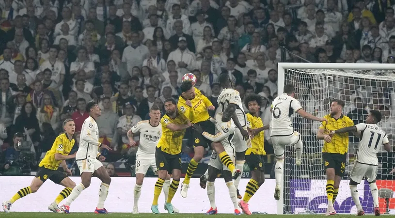 🚨 Borussia Dortmund – Real Madrid 0-2. Borussia Dortmund – Real Madrid 0-2. Trupa lui Carlo Ancelotti pune în vitrină al 15-lea trofeu UEFA Champions League, după o primă repriză în care a suferit din greu în fața locului 5 din Bundesliga!