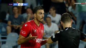 Hatem Elhamed, „cadou” pentru Universitatea Craiova în Conference League! Cum a făcut penalty cu Hapoel Beer Sheva și a văzut cartonașul roșu