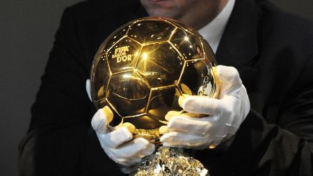 Gafa incredibilă făcută de FIFA anunță o răsturnare de situație! "L-au chemat în secret să facă o ședință foto cu Balonul de Aur!" Cine va câștiga trofeul