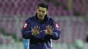 CUTREMUR la Poli Timișoara!** Contra: "De luni să antreneze Iancu echipa! Ne despărțim!"