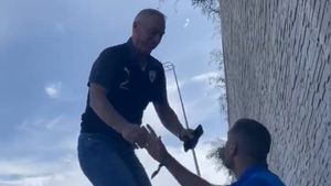 Imaginile groazei: fotbaliștii Israelului, baricadați pe autostradă de teama bombardamentului. Federația a făcut public totul | VIDEO