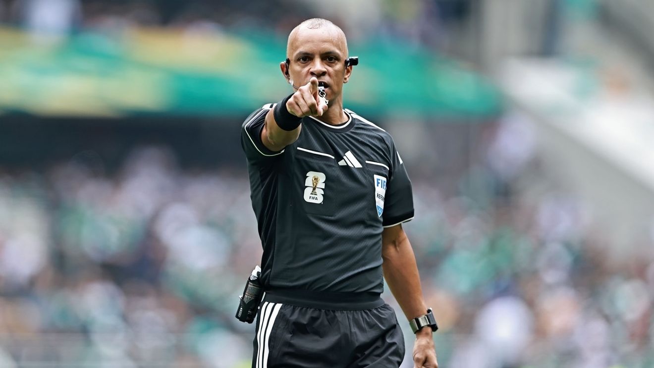 Moment de uluială la Cupa Mondială! Arbitrul a încercat să explice decizia, dar nimeni nu a înțeles nimic