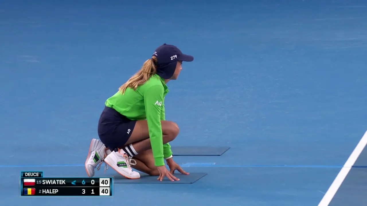 Scandal înaintea meciului Simona Halep - Serena Williams: românca, acuzată că a lovit un copil de mingi la Australian Open și nu și-a cerut scuze! Care este de fapt adevărul | VIDEO