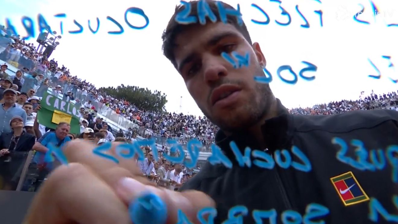 Ce a putut să scrie Carlos Alcaraz pe camera TV. Fanii au rămas bulversați