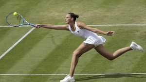 Wimbledon 2019 | Încă una dintre marile favorite la trofeu a părăsit întrecerea în optimi, după ce a servit de două ori pentru victorie! Partida a durat trei ore și 17 minute, însă, la limită, nu a activat noua regulă de departajare! Lupta pentru #1 e, oficial, închisă