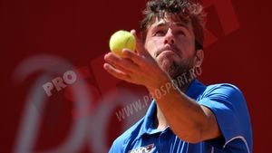 "Probabil, tocmai a inventat o nouă lovitură în tenis". Un obișnuit al turneului de la București i-a uimit până și pe organizatorii de la Wimbledon. VIDEO 