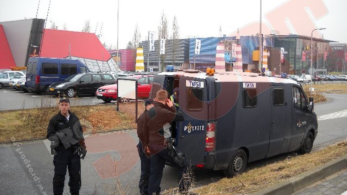 Steaua și-a "pierdut" un fan înainte de meci!** FOTO A fost ARESTAT după ce a FURAT din magazinul lui Twente