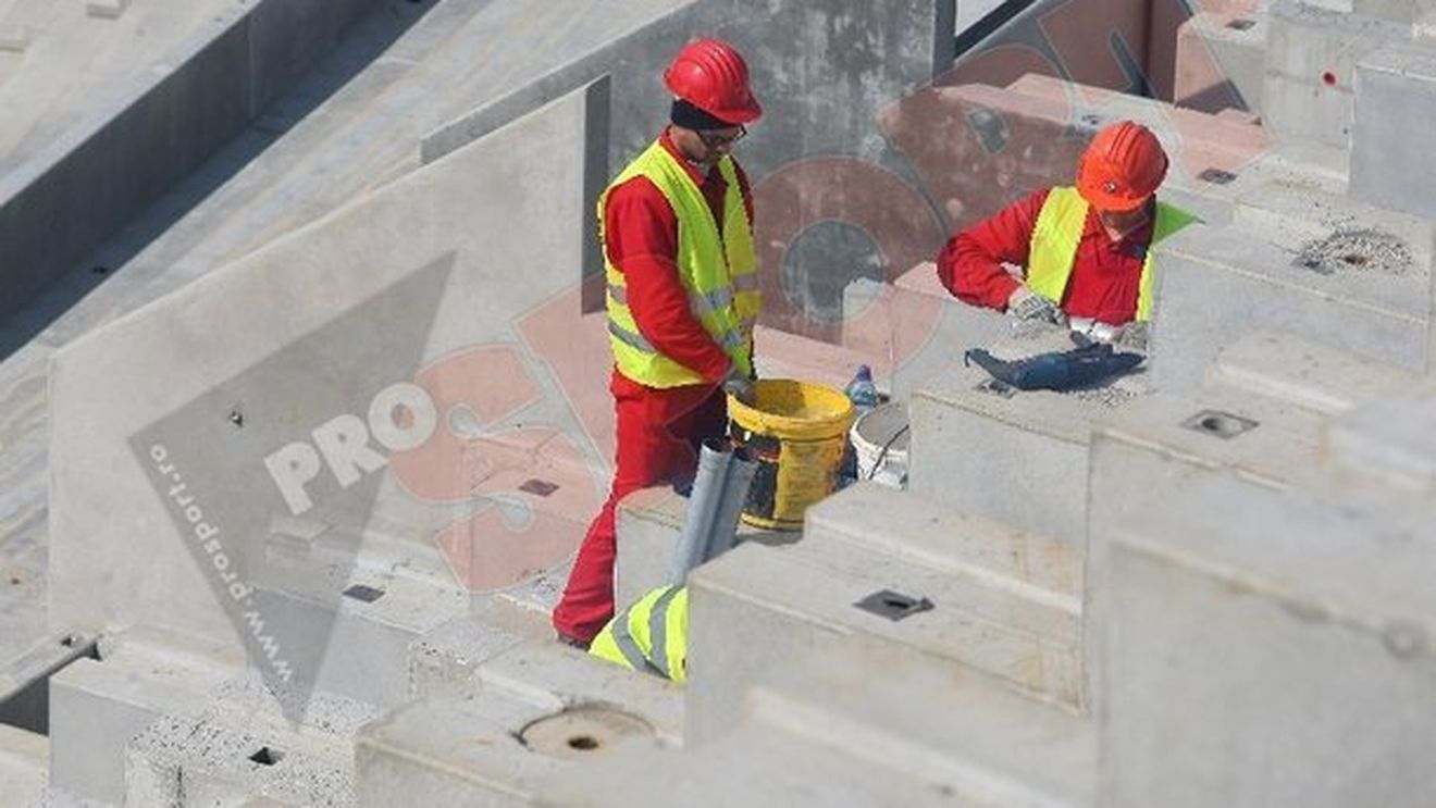 4 muncitori au fost răniți** după ce au căzut de pe o schelă de la Stadionul "Lia Manoliu"!