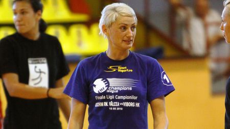 Gala Campioanelor | Ramona Farcău a pregătit un eveniment de excepție pentru retragerea din activitate și a lămurit pentru totdeauna o problemă. Cu câte salarii a fost "sărită" în ultimele 15 luni. Gavrilescu: "Am făcut niște clasamente la antrenori și la jucătoare..."