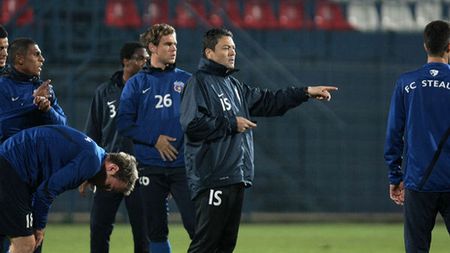 "Măcar cu Dinamo să dovedească jucătorii Stelei că au caracter!"** Singura șansă ca să câștige la Schalke