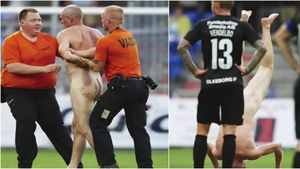 FOTO INCREDIBIL | Un câștigător al Euro 1992 a intrat GOL pe teren și a făcut "lumânarea". Scene "no comment" oferite de un fost mare internațional