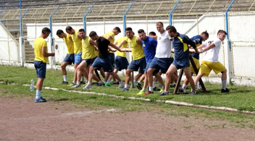 Sărăcie în Liga a II-a. Salariile fotbaliștilor, sub media pe țară.** Vestea proastă primită de jucătorii Olimpiei Satu Mare