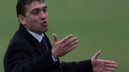 Video cum nu vezi la TV: antrenorul Ilie Dumitrescu, imitat excelent de fostul său președinte de club. Moment savuros cu analistul Digi: "Spune-mi, bă, frate, e discotecă?"