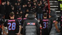 Ultrașii FCSB au vrut să vandalizeze mașinile fotbaliștilor lui Gigi Becali. Reacția lui Gheorghe Mustață