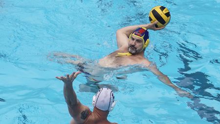 Vlad Hagiu nu și-a pierdut instinctul de marcator. Golgeterul naționalei de polo a revenit în bazin la "Cupa Florin Slăvei". Brenntag - locul 1, Relu Georgescu - cel mai tehnic jucător